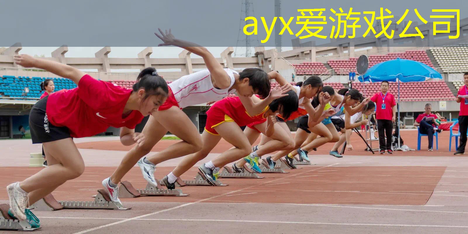 网球拍自带的手胶需要撕掉