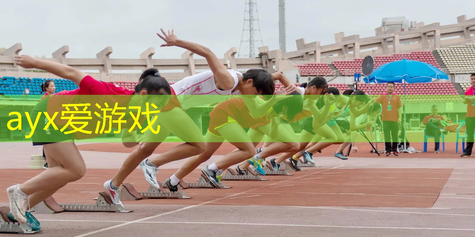 乒乓球台下小姐姐是谁呀