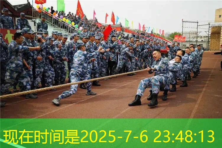 用脚在乒乓球台上踢球